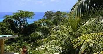 Продажа дома с видом на океан близ живописного пляжа Anse Soleil